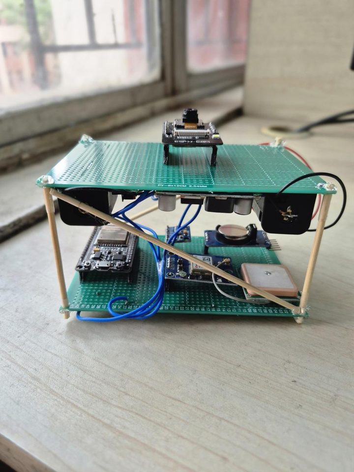 Assembled two-deck IPDS prototype: ESP32-CAM on the top deck, ESP32, MPU6050, DS3231 RTC and NEO-6M GPS on the lower deck